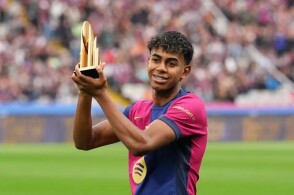 波士顿红袜队在外卡决战中击败洋基，重演红袜式热血