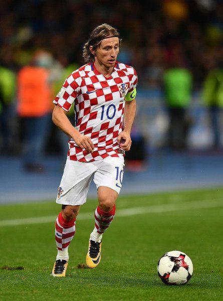 东契奇38+10+10，湖人完败马刺！詹姆斯缺战，文班亚马16+14+4帽末节暴走