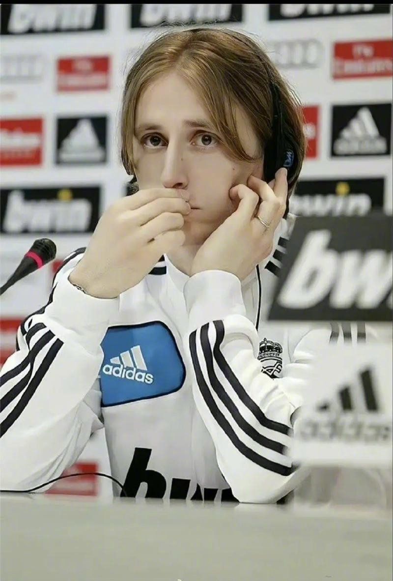 三千万欧！巴萨锁定意甲神锋，球员期盼加入，高层赚大便宜