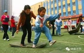 扎金花心理学：为什么输了钱的人更容易在扎金花中变得激进？（扎金花心理探秘：为何输钱后玩家更倾向激进？）